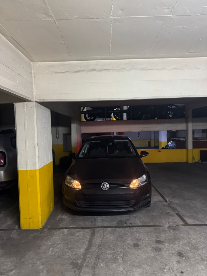 VENTA DE COCHERA CUBIERTA. ZONA CENTRO 