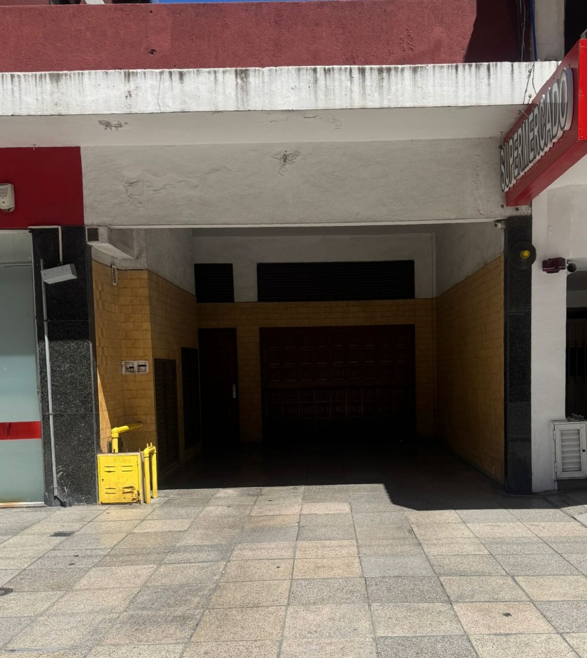 VENTA DE COCHERA CUBIERTA. ZONA CENTRO 