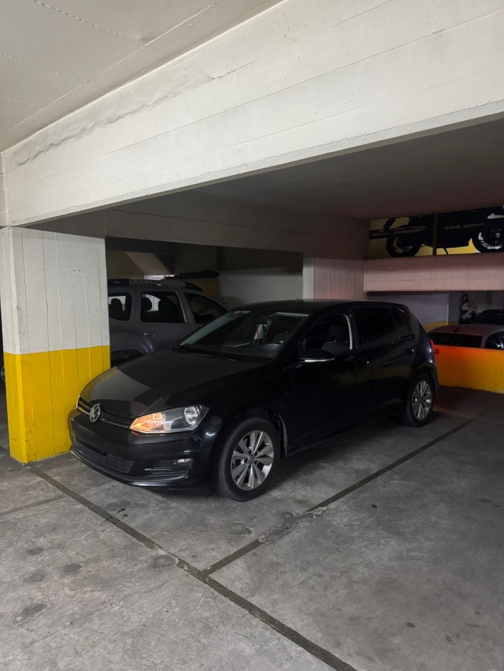 VENTA DE COCHERA CUBIERTA. ZONA CENTRO 