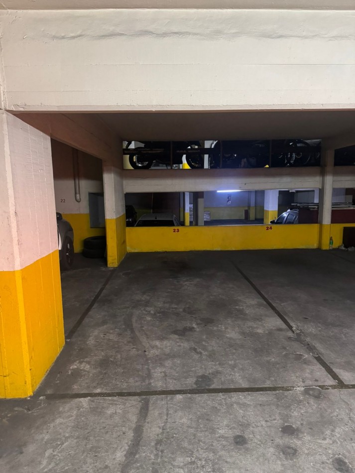 VENTA DE COCHERA CUBIERTA. ZONA CENTRO 