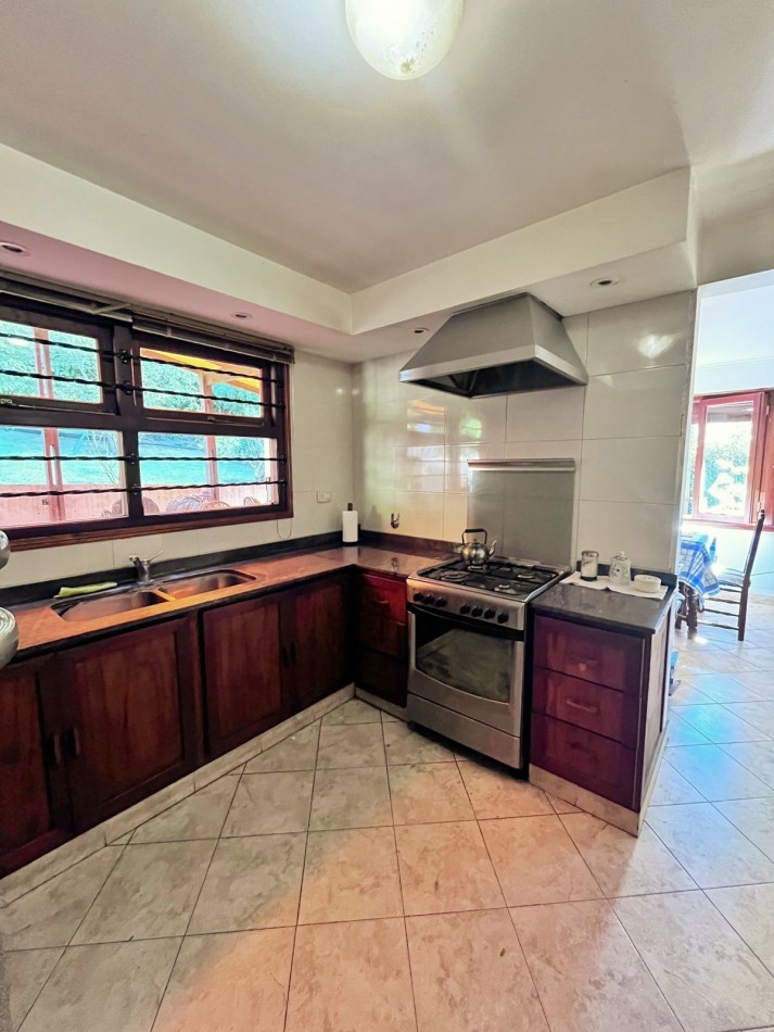 VENTA CASA EN SIERRA DE LOS PADRES CON PARQUE SOBRE ASFALTO