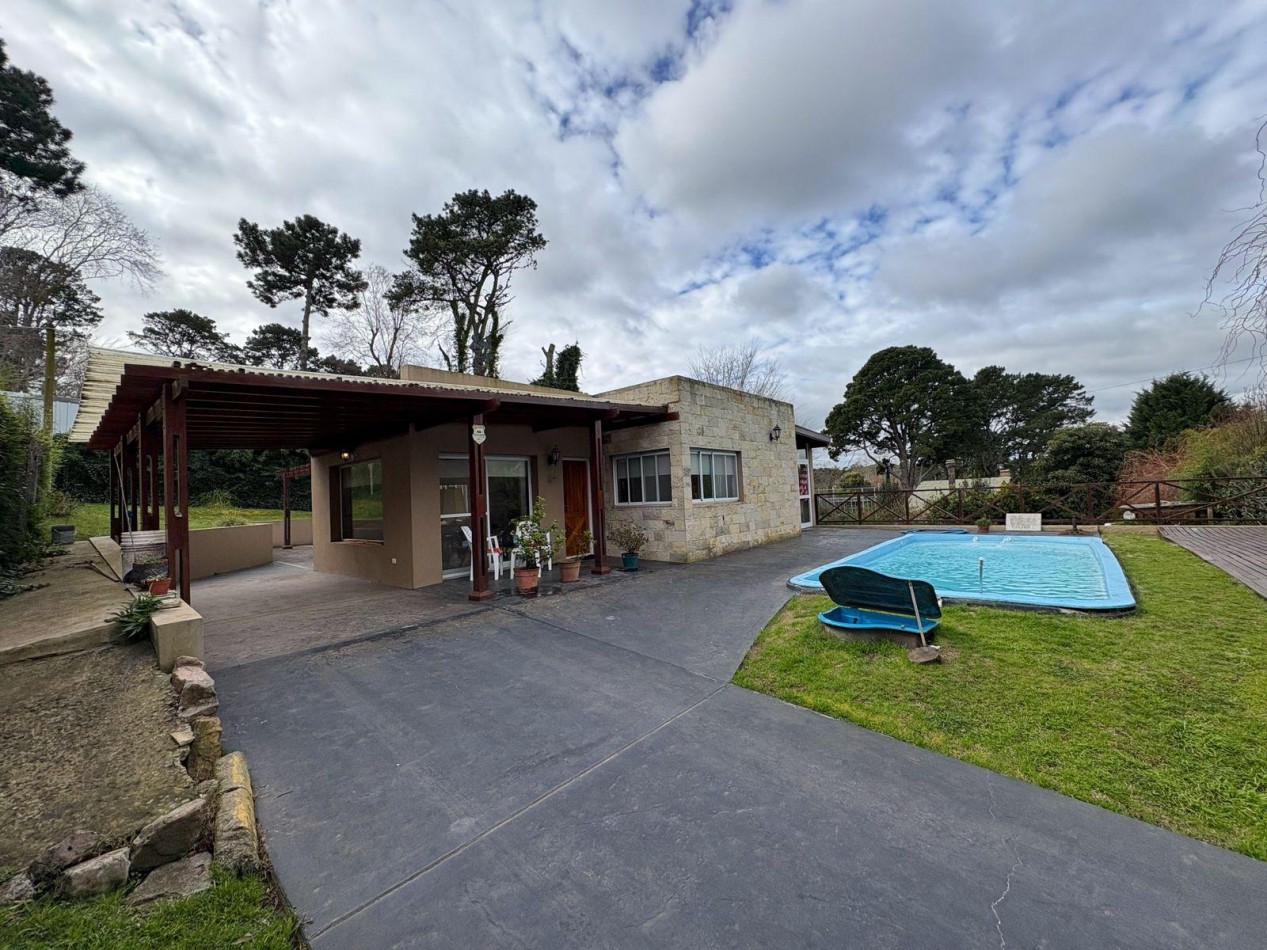 CASA  MODERNA DE 3 AMBIENTES CON PILETA EN SIERRA DE LOS PADRES 