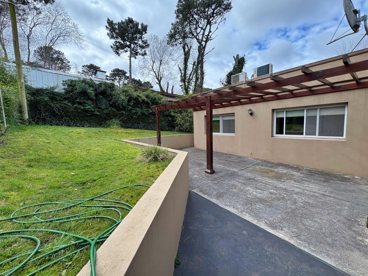 CASA  MODERNA DE 3 AMBIENTES CON PILETA EN SIERRA DE LOS PADRES 