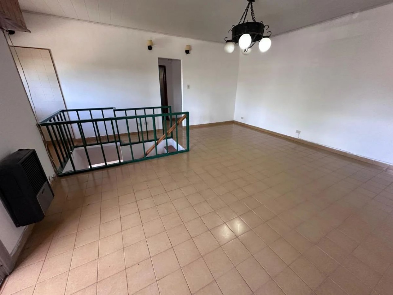 VENTA CHALET EN DOS PLANTAS CONSTITUCION APTO CREDITO 