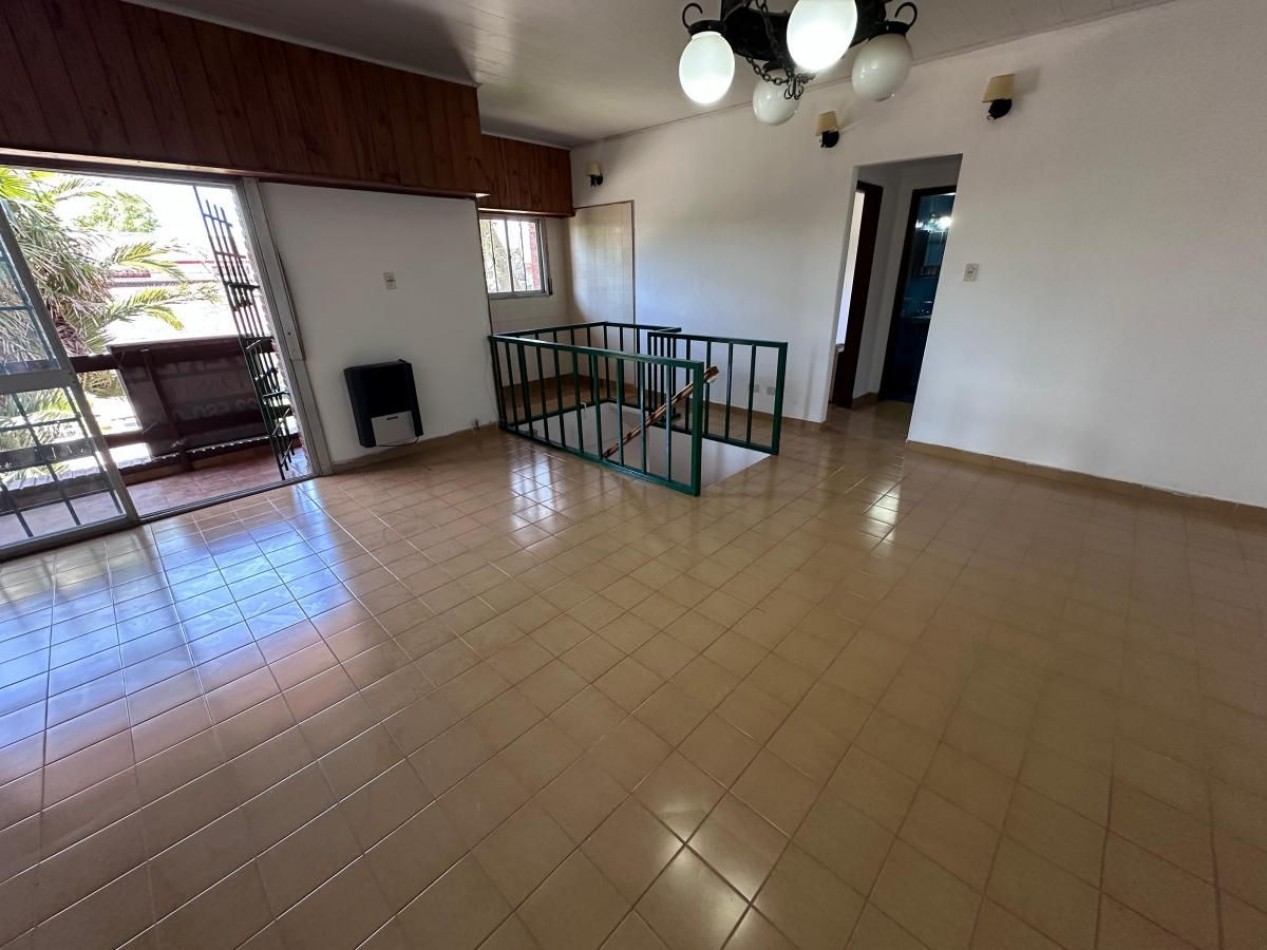 VENTA CHALET EN DOS PLANTAS CONSTITUCION APTO CREDITO 