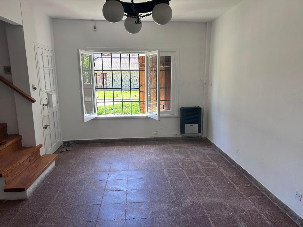 VENTA CHALET EN DOS PLANTAS CONSTITUCION APTO CREDITO 
