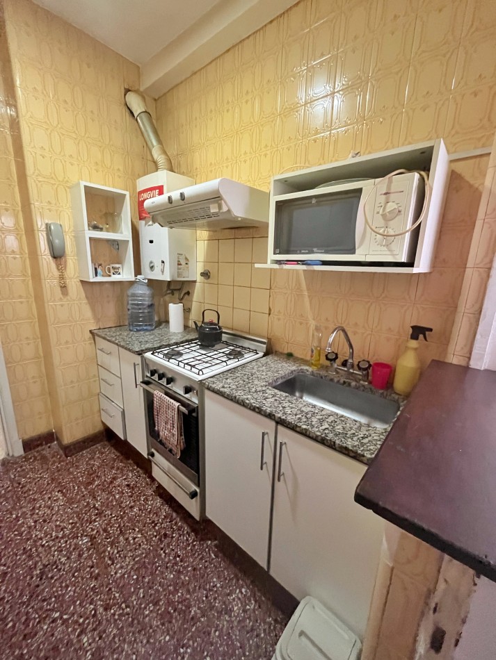 VENDEMOS DEPARTAMENTO DE 3 AMBIENTES CON DEPENDENCIA ZONA CENTRO 