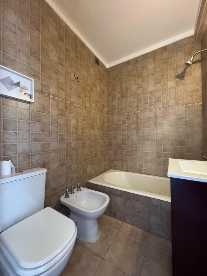 VENTA PISO DE 4 AMBIENTES CON BALCON CORRIDO Y VISTA AL MAR 