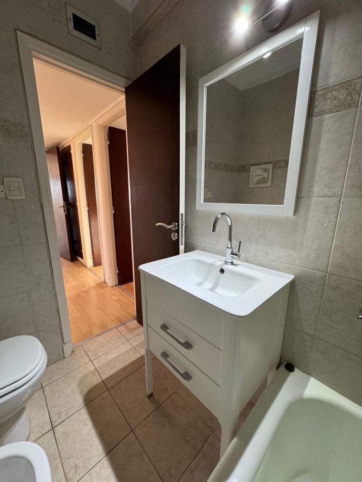 VENTA PISO DE 4 AMBIENTES CON BALCON CORRIDO Y VISTA AL MAR 
