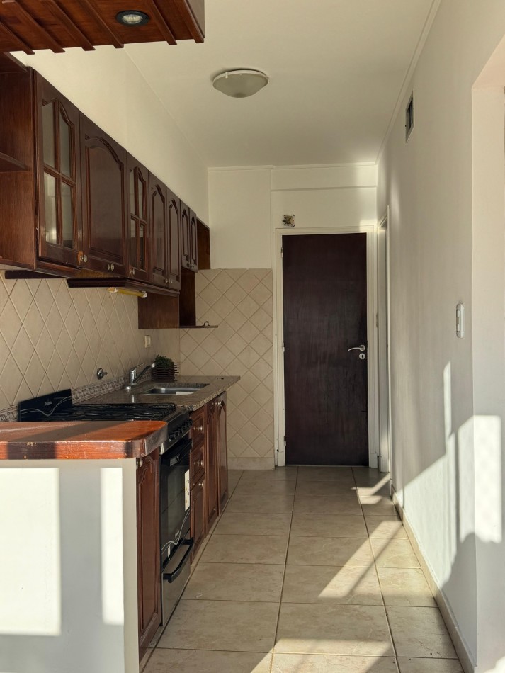 VENTA PISO DE 4 AMBIENTES CON BALCON CORRIDO Y VISTA AL MAR 