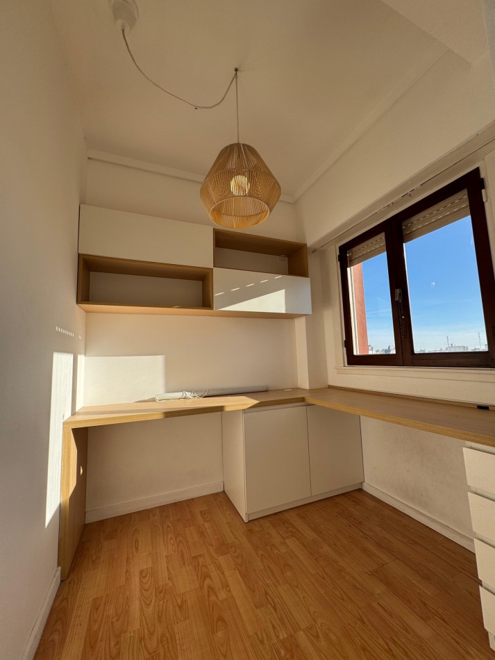 VENTA PISO DE 4 AMBIENTES CON BALCON CORRIDO Y VISTA AL MAR 
