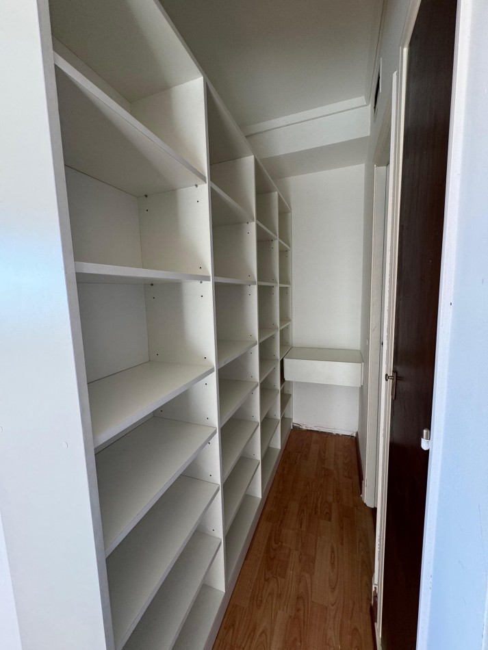 VENTA PISO DE 4 AMBIENTES CON BALCON CORRIDO Y VISTA AL MAR 