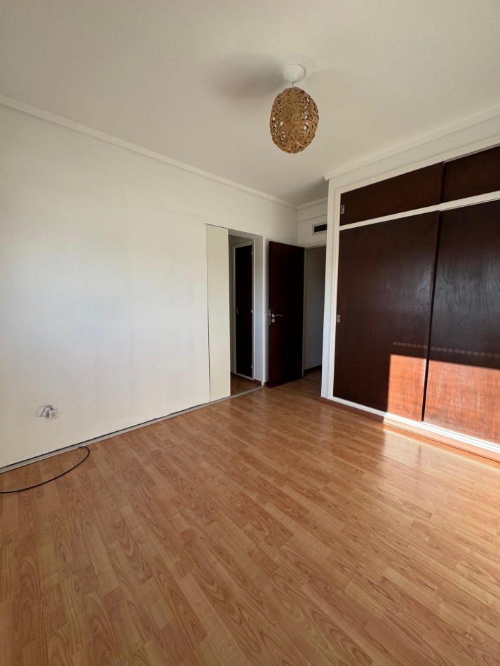 VENTA PISO DE 4 AMBIENTES CON BALCON CORRIDO Y VISTA AL MAR 