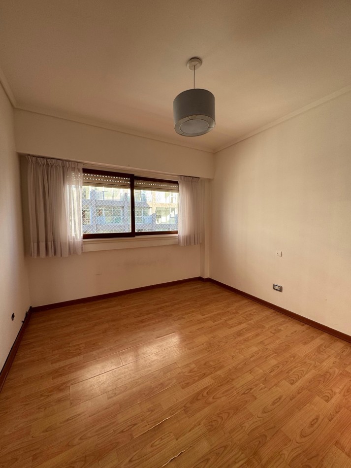 VENTA PISO DE 4 AMBIENTES CON BALCON CORRIDO Y VISTA AL MAR 