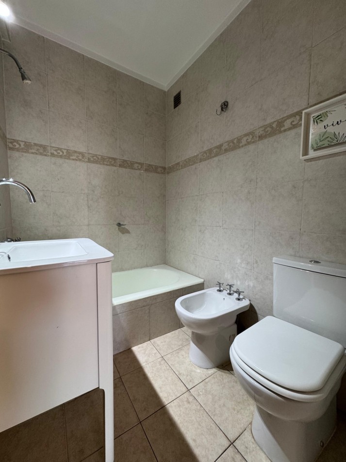 VENTA PISO DE 4 AMBIENTES CON BALCON CORRIDO Y VISTA AL MAR 