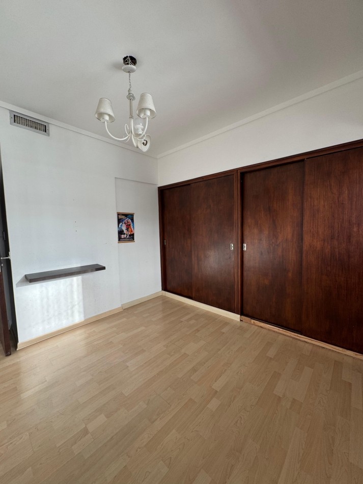 VENTA PISO DE 4 AMBIENTES CON BALCON CORRIDO Y VISTA AL MAR 