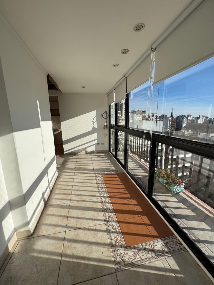 VENTA PISO DE 4 AMBIENTES CON BALCON CORRIDO Y VISTA AL MAR 