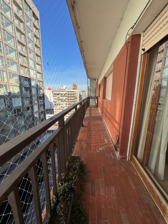 VENTA PISO DE 4 AMBIENTES CON BALCON CORRIDO Y VISTA AL MAR 