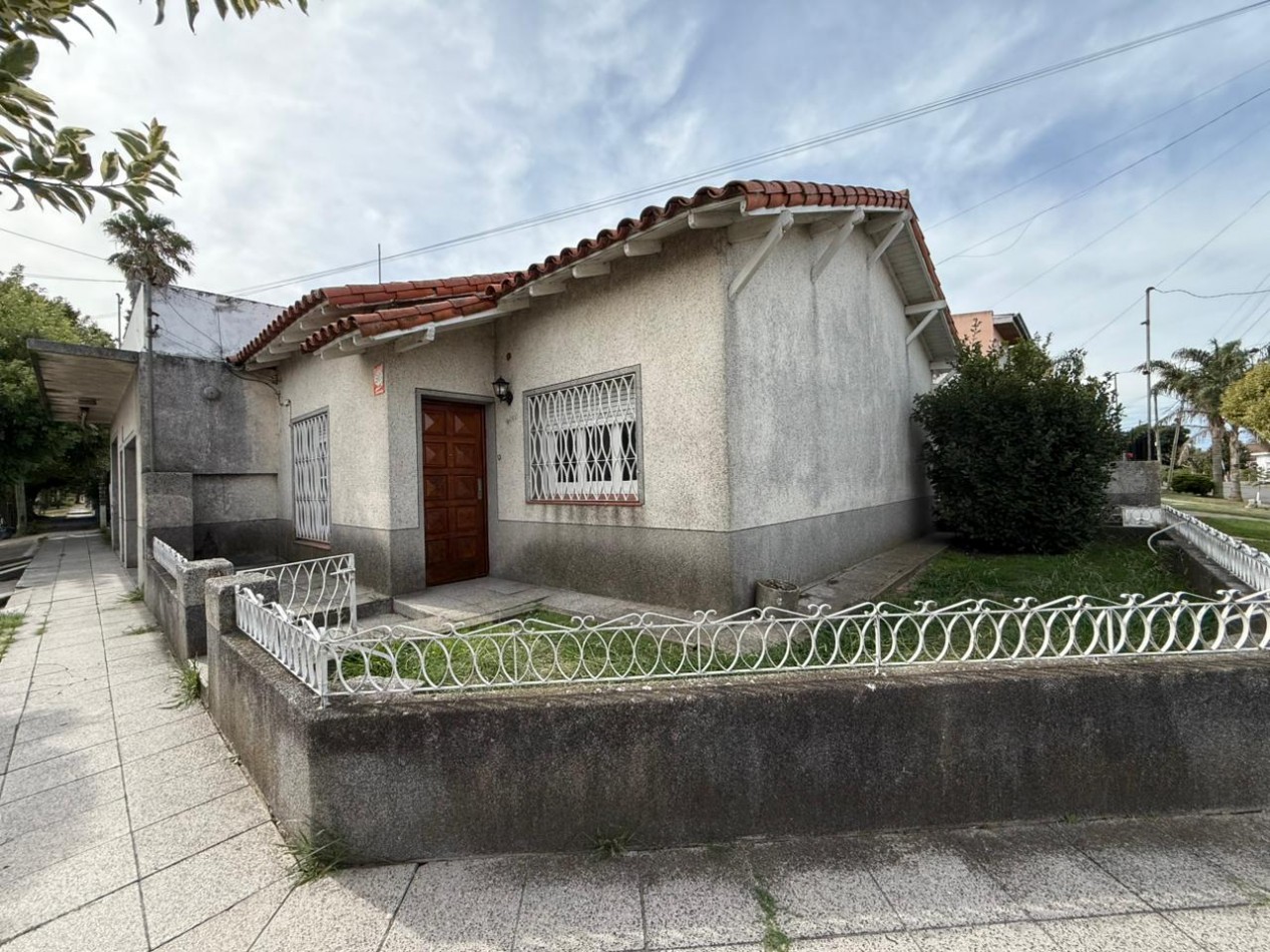 VENDEMOS CASA CON LOCAL 