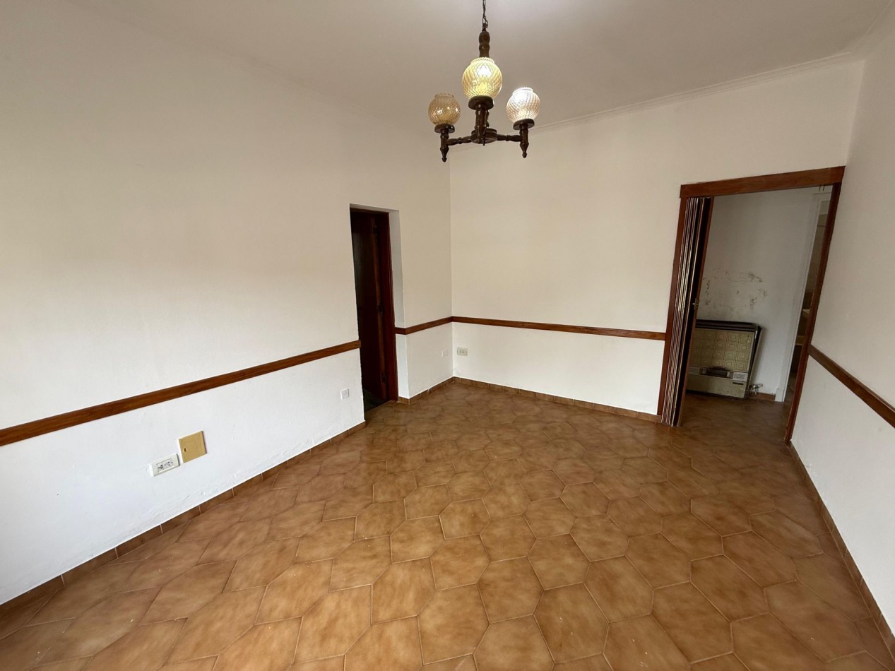 VENDEMOS CASA CON LOCAL 