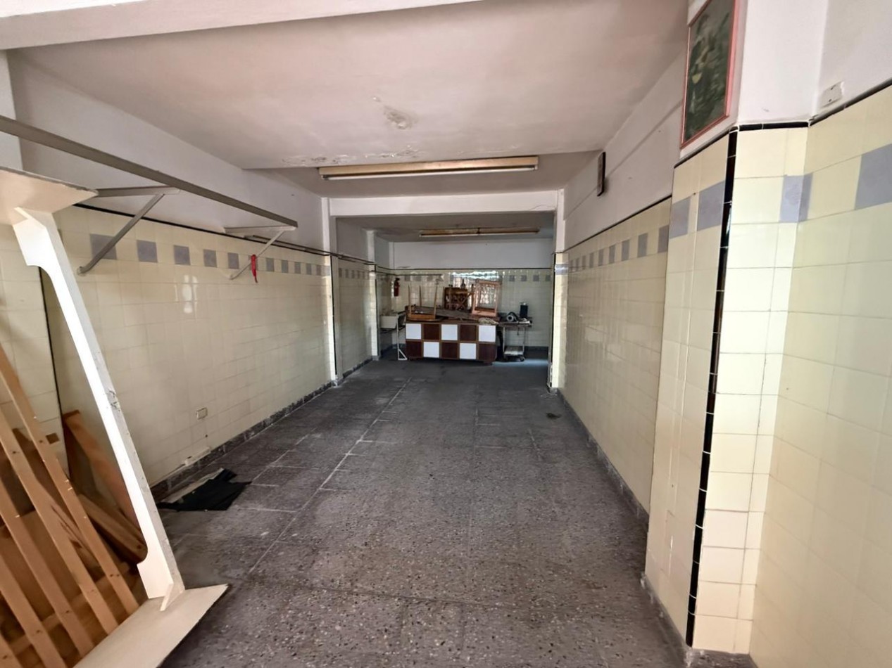 VENDEMOS CASA CON LOCAL 