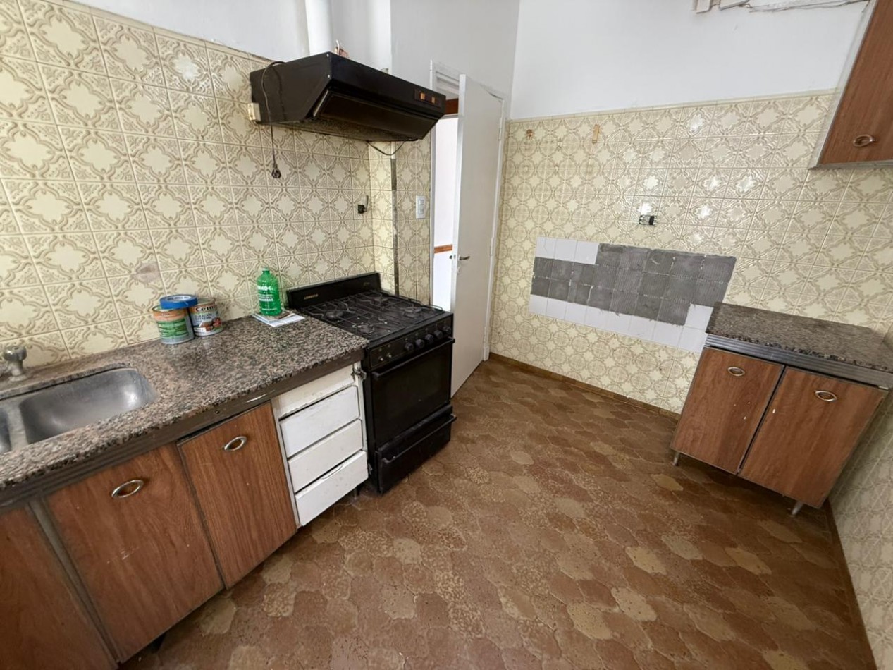VENDEMOS CASA CON LOCAL 