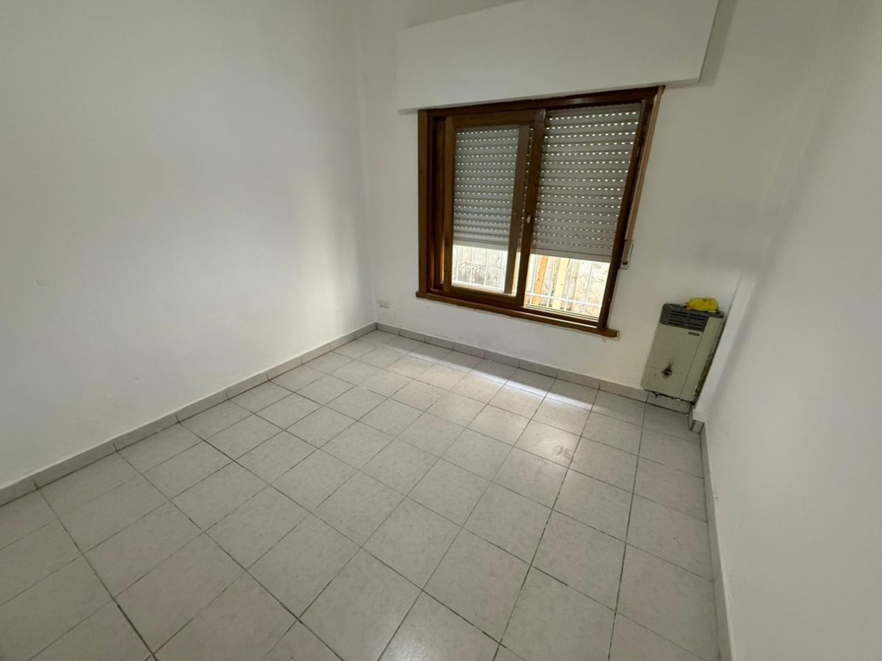 VENDEMOS CASA CON LOCAL 