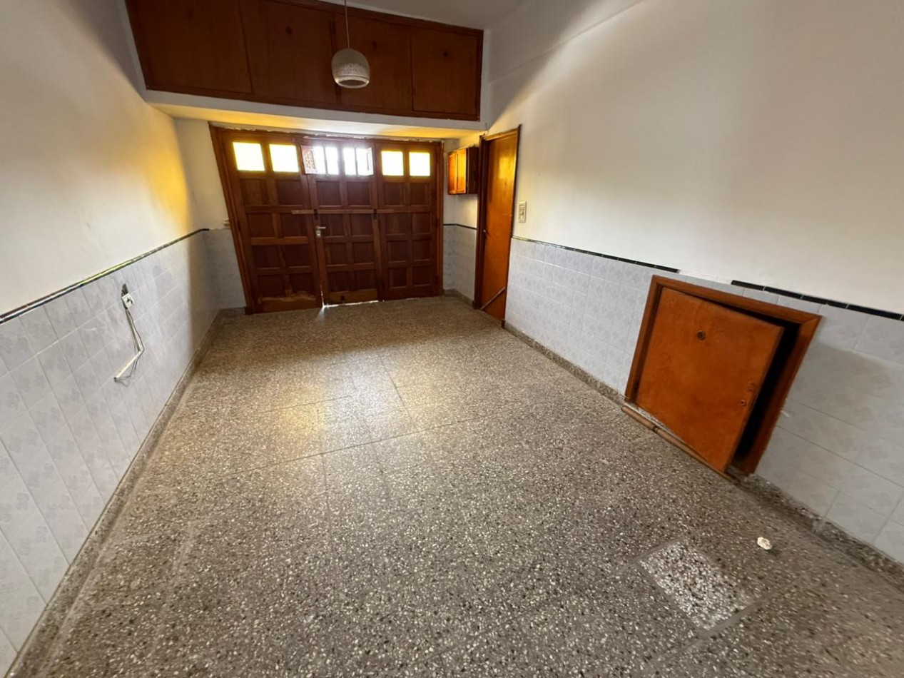 VENDEMOS CASA CON LOCAL 