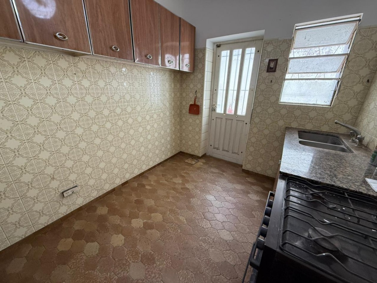 VENDEMOS CASA CON LOCAL 
