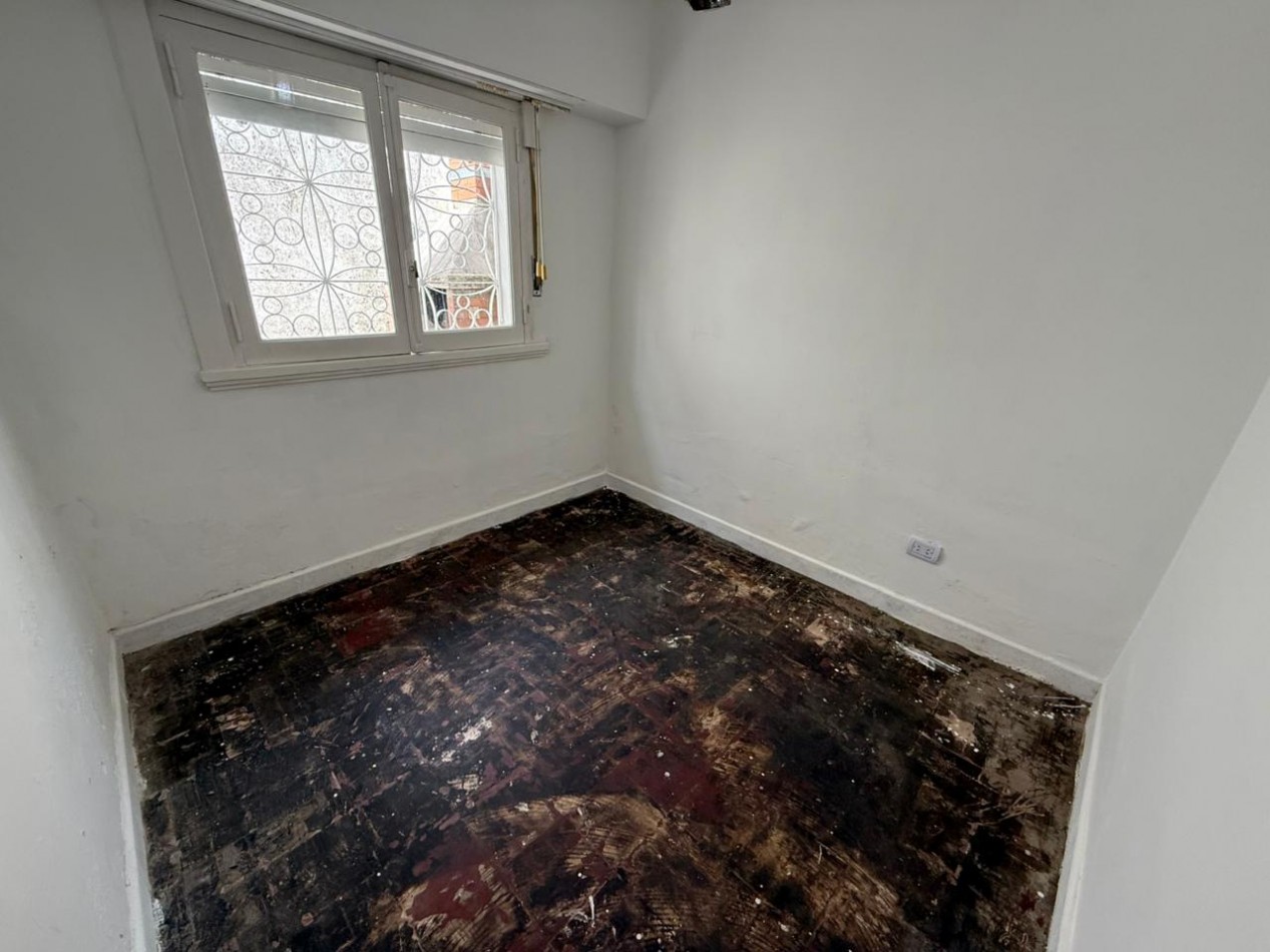 VENDEMOS CASA CON LOCAL 