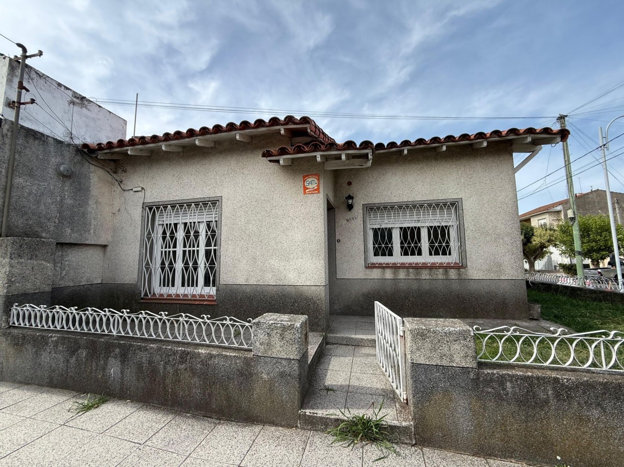 VENDEMOS CASA CON LOCAL 