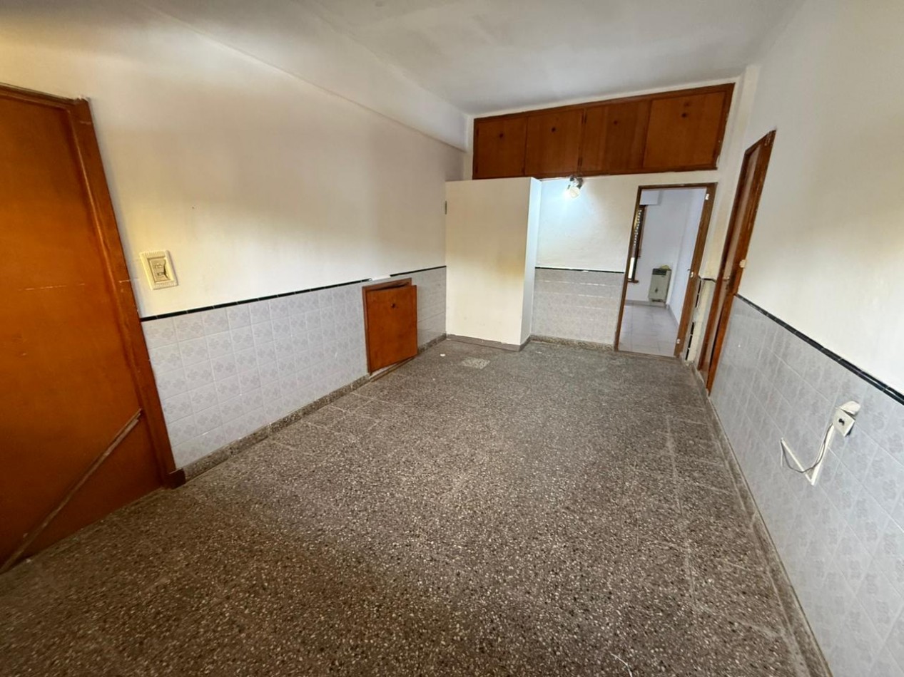VENDEMOS CASA CON LOCAL 