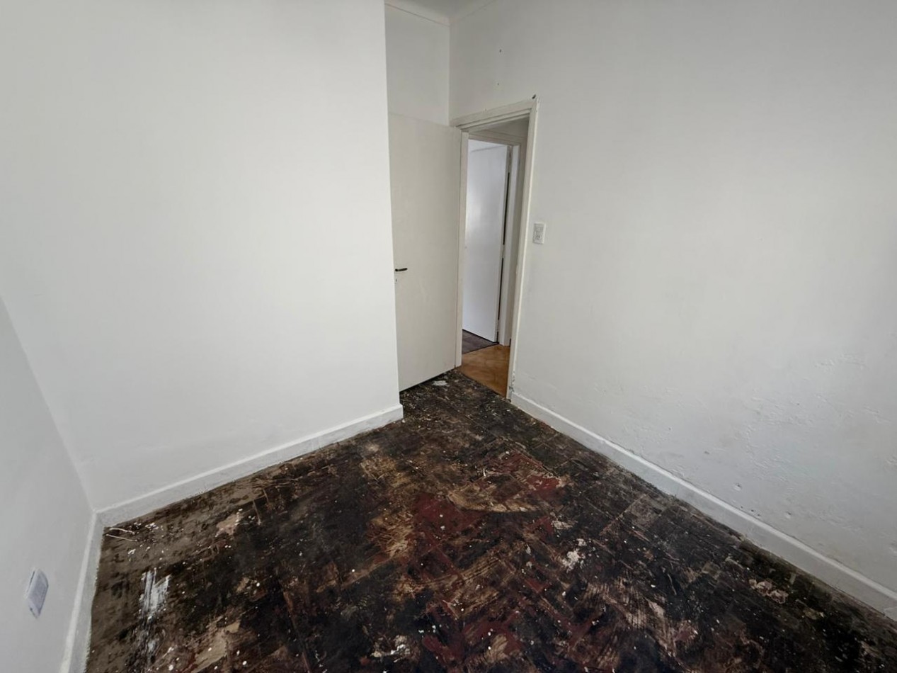 VENDEMOS CASA CON LOCAL 