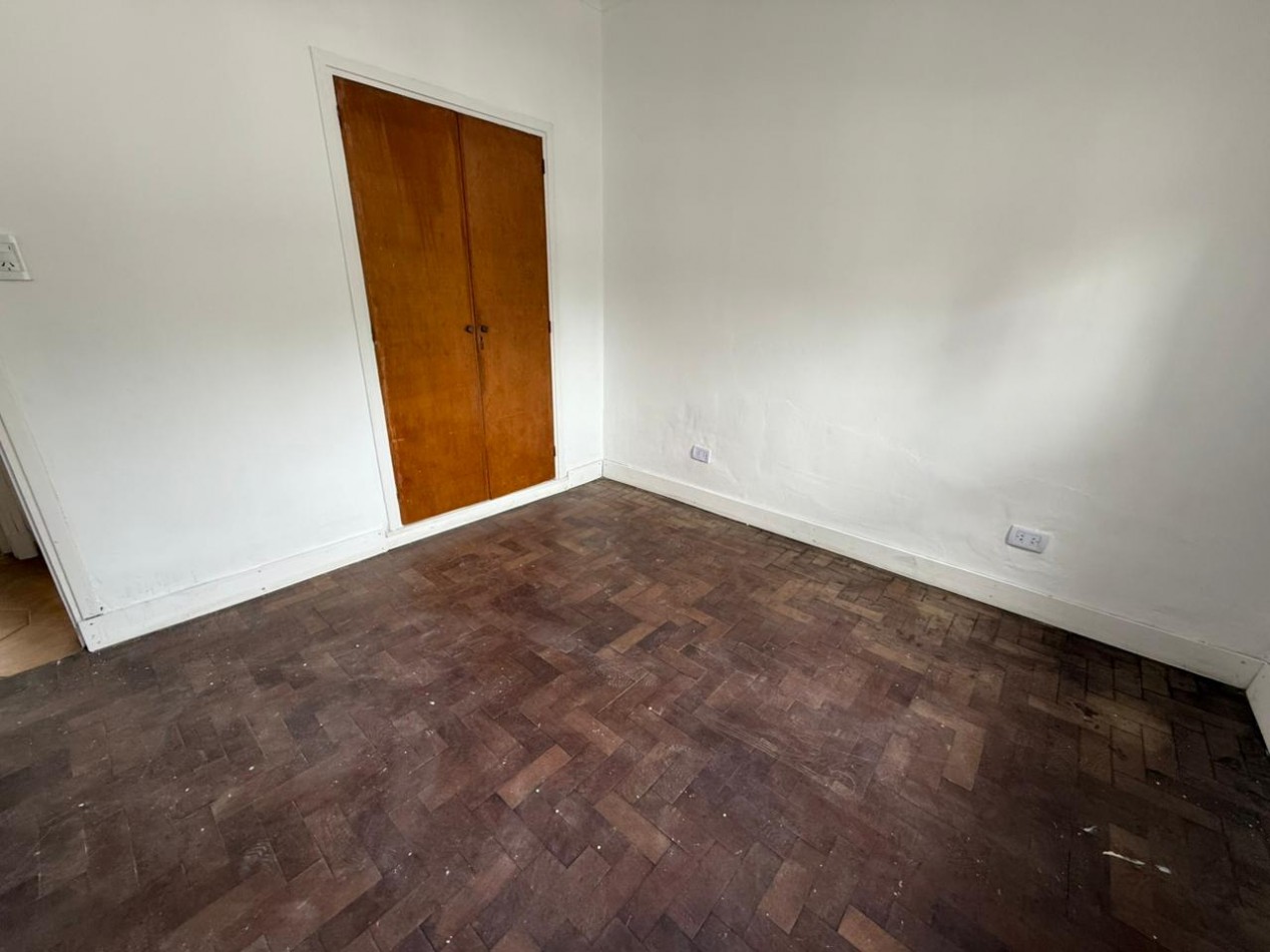 VENDEMOS CASA CON LOCAL 