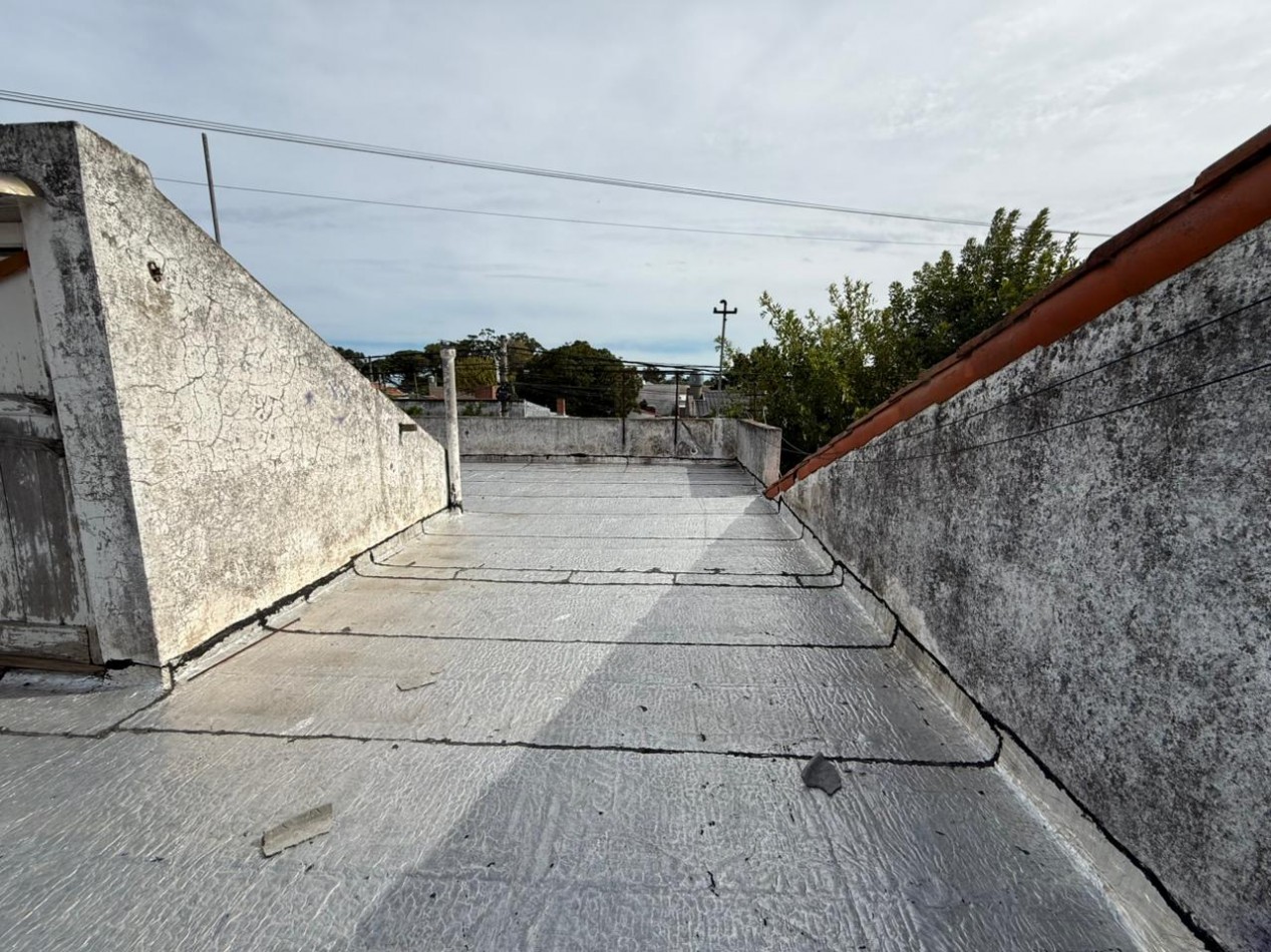 VENDEMOS CASA CON LOCAL 