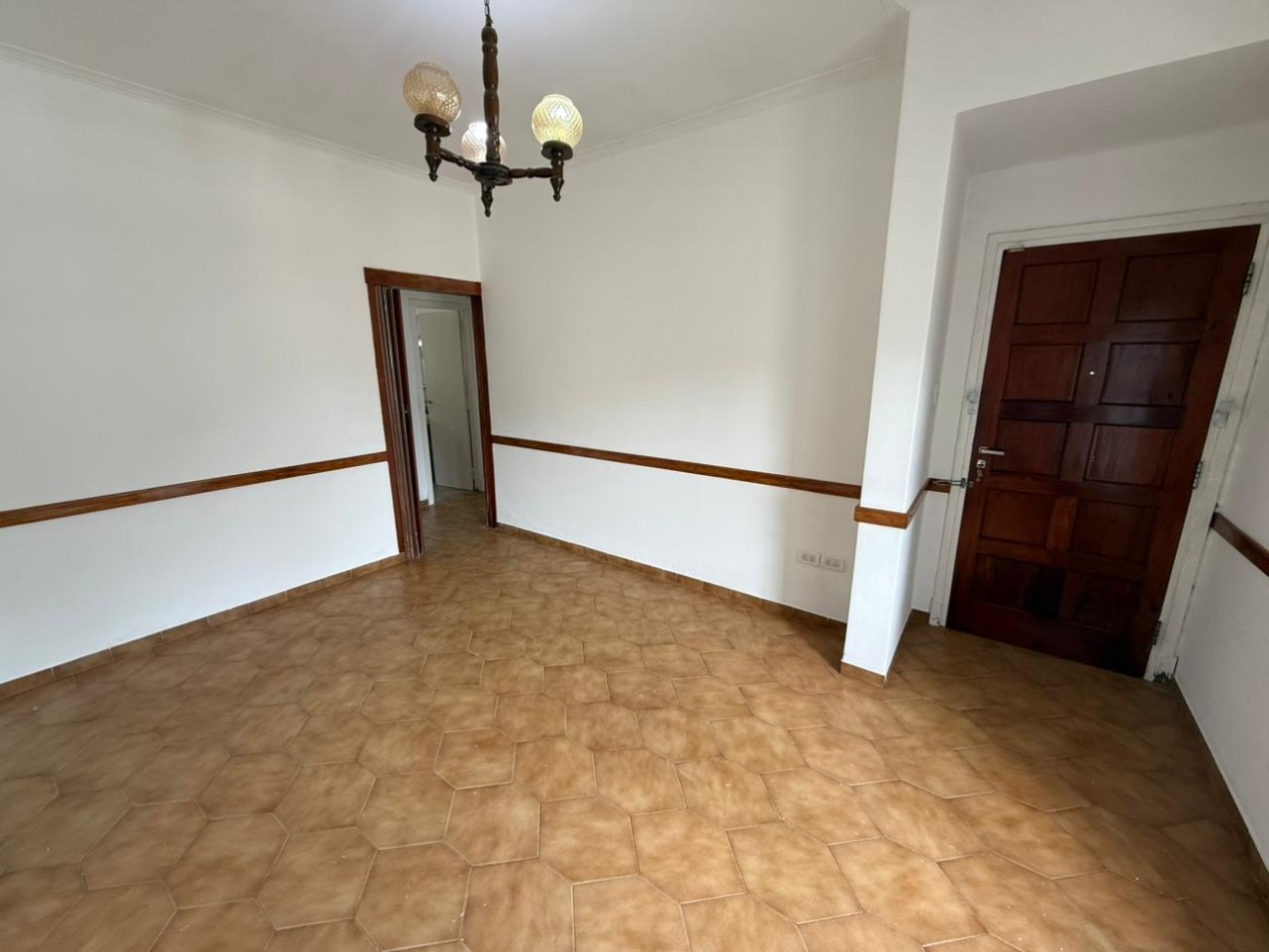 VENDEMOS CASA CON LOCAL 
