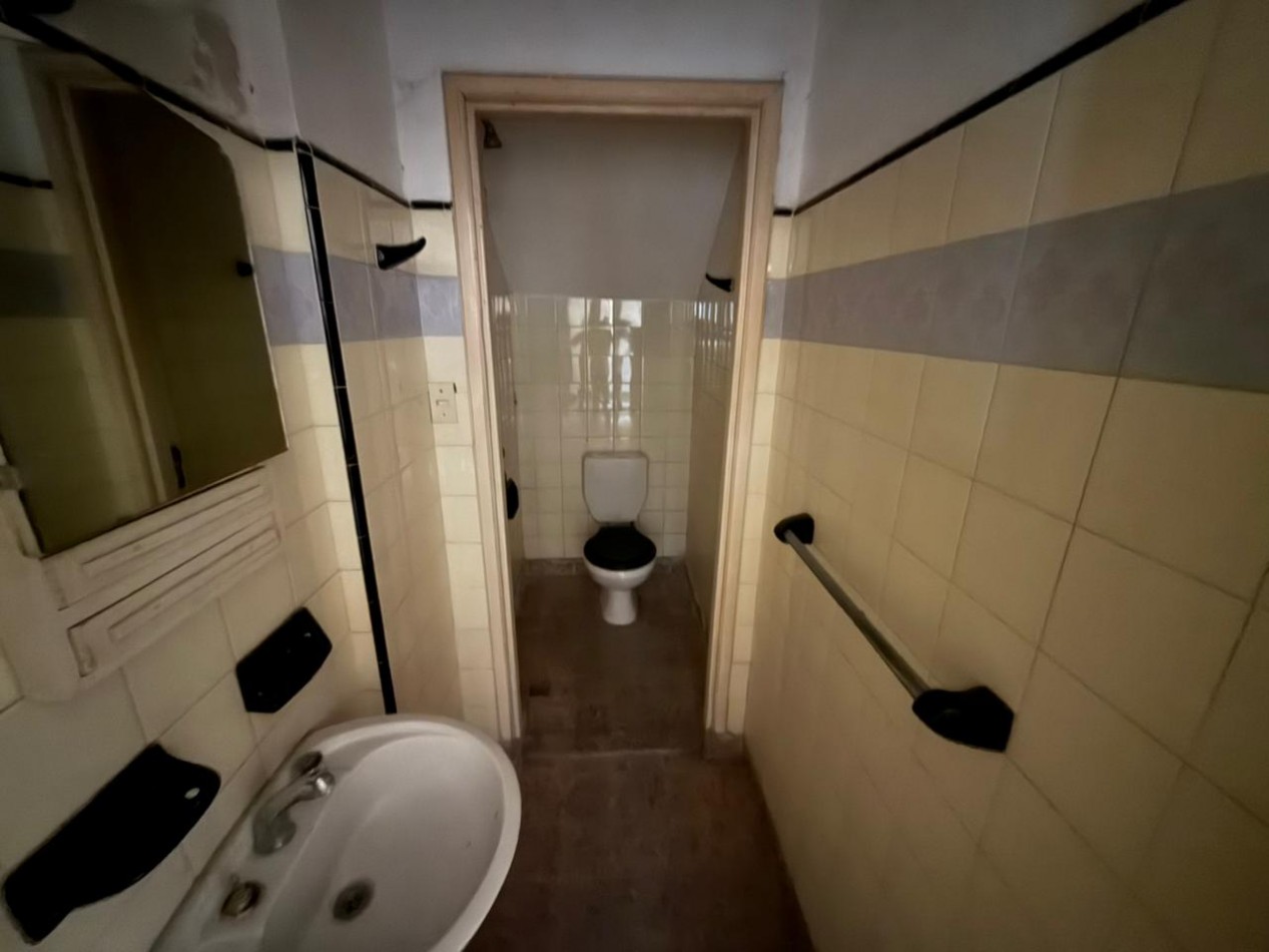 VENDEMOS CASA CON LOCAL 