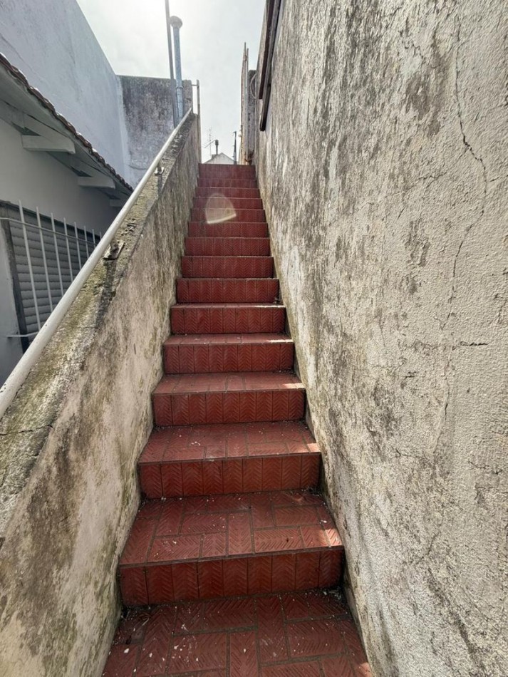 VENDEMOS CASA CON LOCAL 