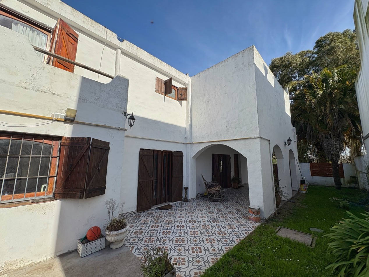 CASA EN BARRIO LA FLORIDA 5 AMBIENTES CON PILETA 