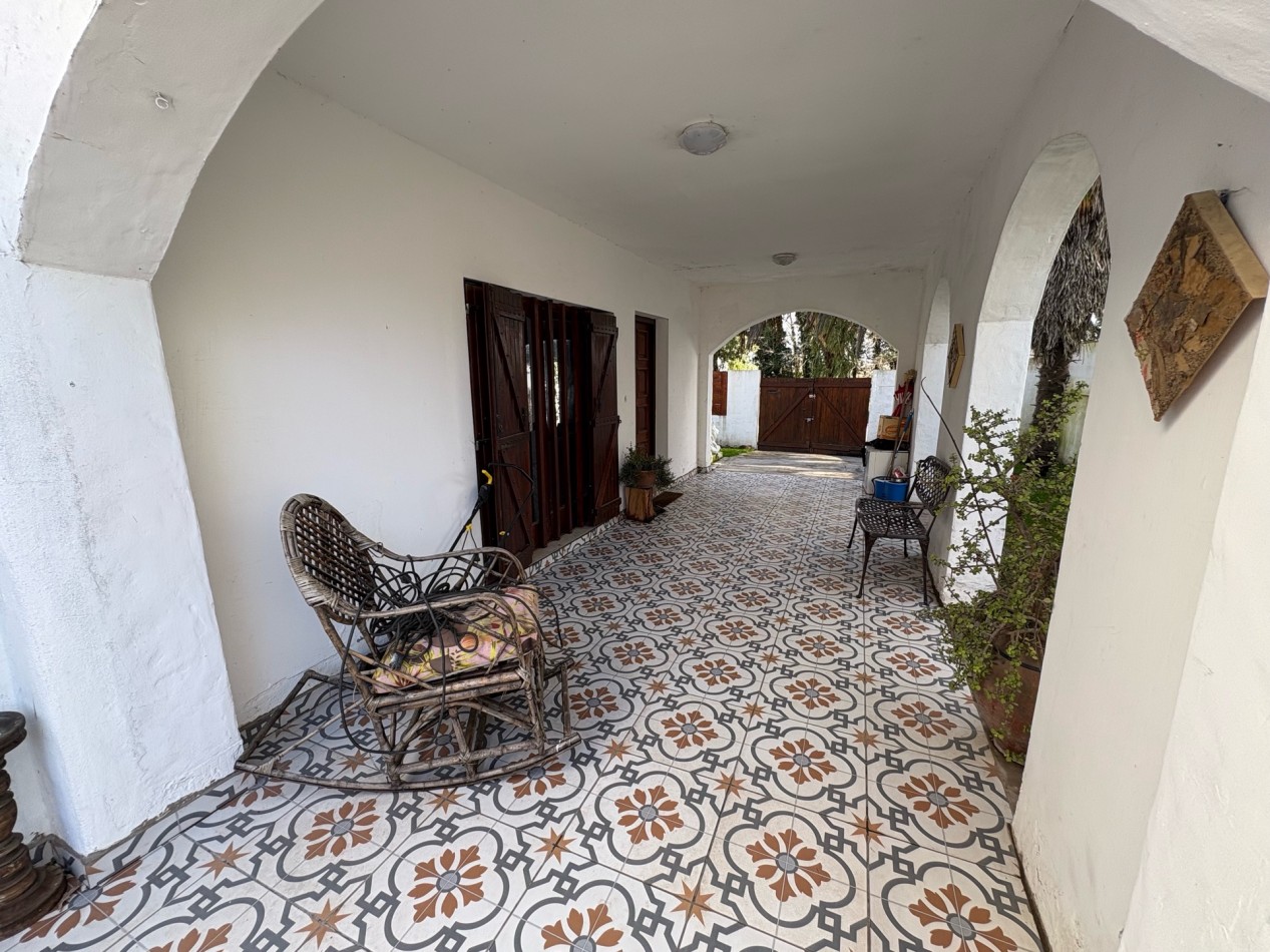 CASA EN BARRIO LA FLORIDA 5 AMBIENTES CON PILETA 