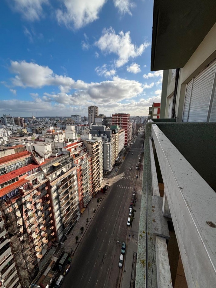 VENDEMOS DEPARTAMENTO DE 3 AMB VISTA AL MAR 