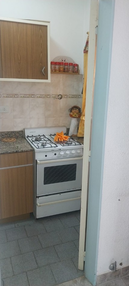 VENDEMOS DEPTO DE 2 AMB CON BALCON SALIENTE 
