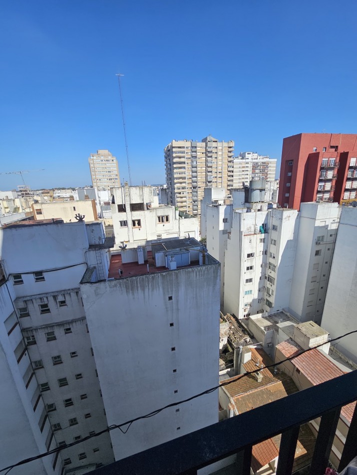 VENDEMOS DEPTO DE 2 AMB CON BALCON SALIENTE 