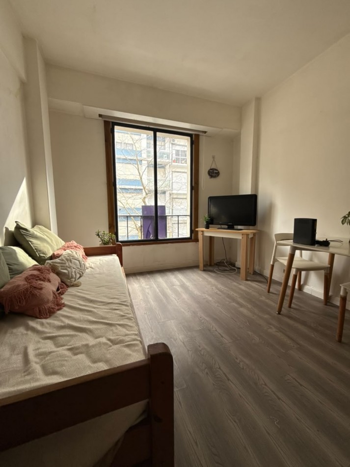 DEPARTAMENTO MONOAMBIENTE A LA CALLE CON BALCON FRANCES 