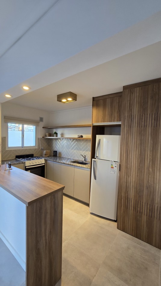 OPORTUNIDAD EN VENTA 2 AMB CON BALCON Y COCHERA APTO CREDITO 