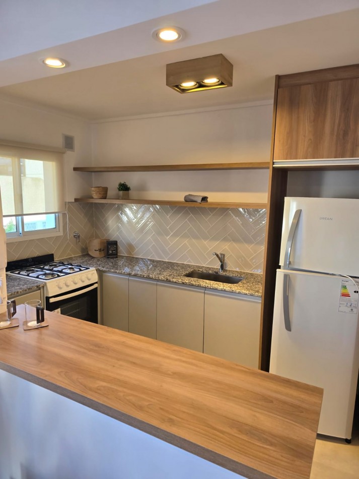 OPORTUNIDAD EN VENTA 2 AMB CON BALCON Y COCHERA APTO CREDITO 