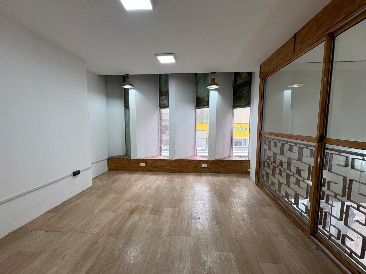 ALQUILER DE OFICINA/LOCAL COMERCIAL EN PEATONAL SAN MARTIN Y CORDOBA 24 Meses 