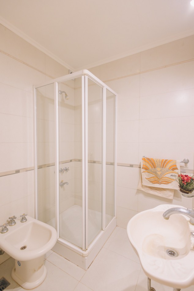 CASA CON DOBLE ACCESO Y SECTOR PROFESIONAL INDEPENDIENTE EN STELLA MARIS