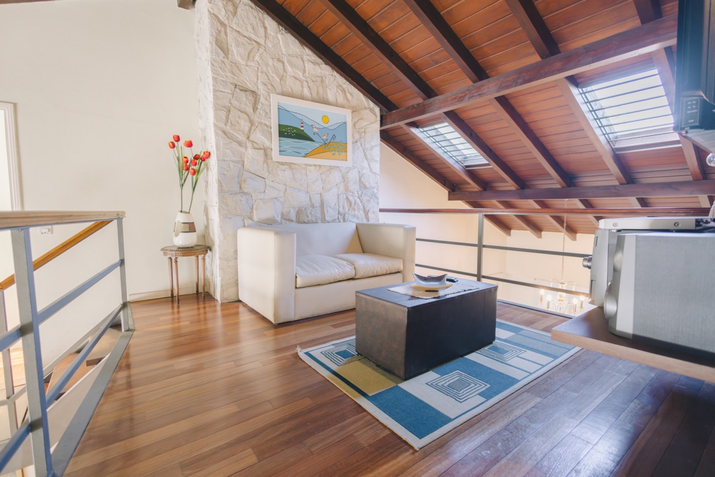 CASA CON DOBLE ACCESO Y SECTOR PROFESIONAL INDEPENDIENTE EN STELLA MARIS