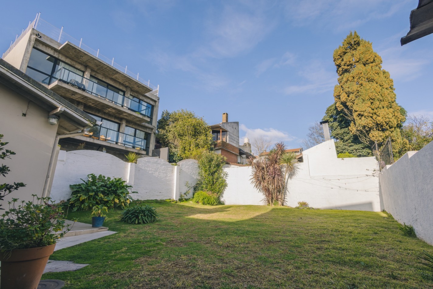 CASA CON DOBLE ACCESO Y SECTOR PROFESIONAL INDEPENDIENTE EN STELLA MARIS